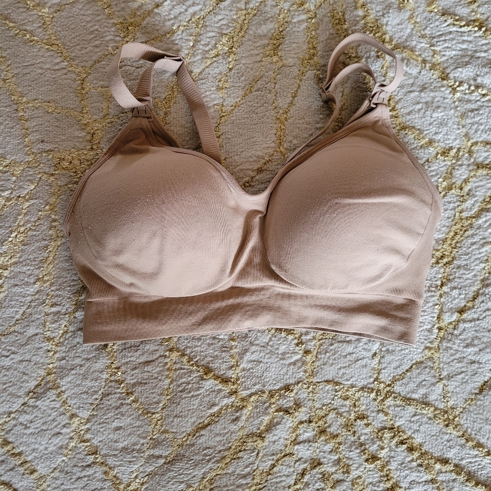 Ingrid & Isabel - Nursing Bra & Pumping Bra - Size Medium